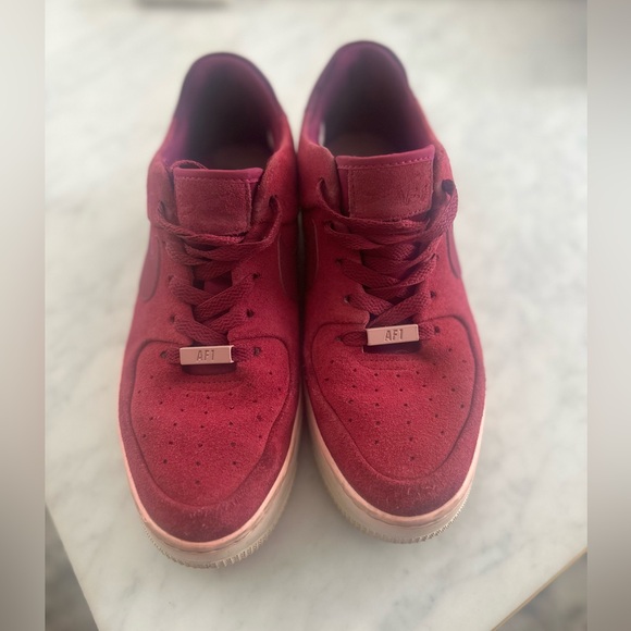 NIKE True Berry Air Force 1 AF1 Safe Low. Colour is a Fuchsia pink - Picture 3 of 6